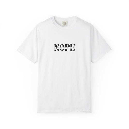 US Casual Statement T-Shirt with 'NOPE' Print, Ideal for Everyday Wear, Humorous Gift, Relaxed Fit Tee, Unisex Apparel for Comfort